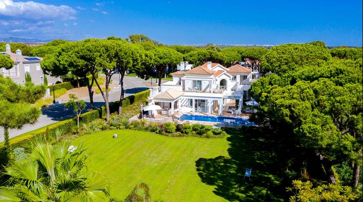 Stunning and Peaceful Villa Thumbnail