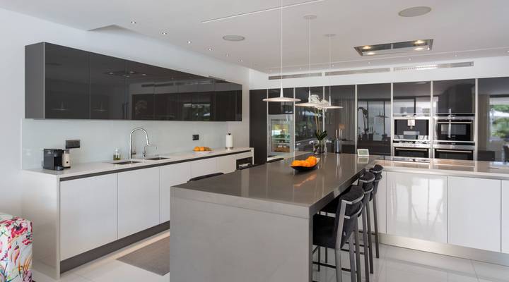 Step Into Paradise Thumbnail