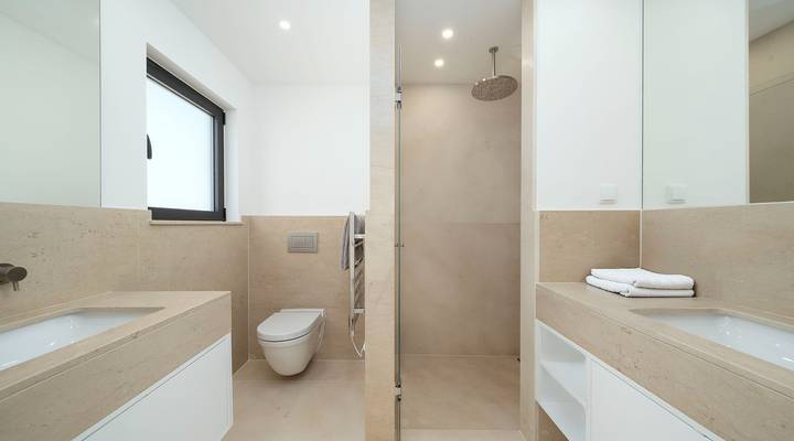 Two-Bedroom Duplex Apartment with Lake Views Thumbnail