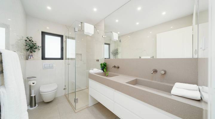 Two-Bedroom Duplex Apartment with Lake Views Thumbnail