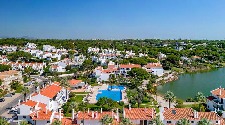 Fantastic 1-bedroom With Lake Views Thumbnail