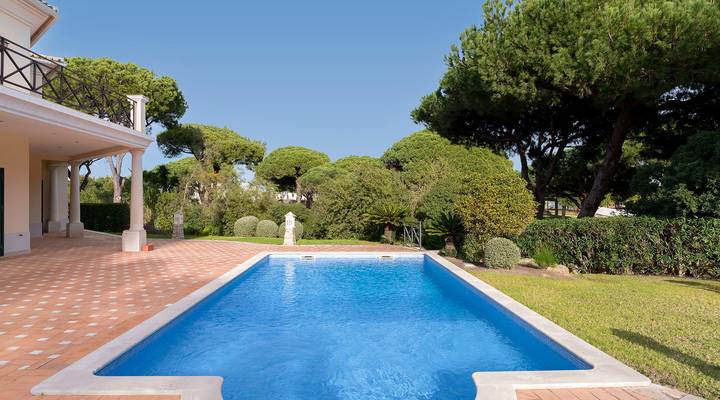 Encantadora Moradia Clássica Com Vistas Maravilhosas Thumbnail