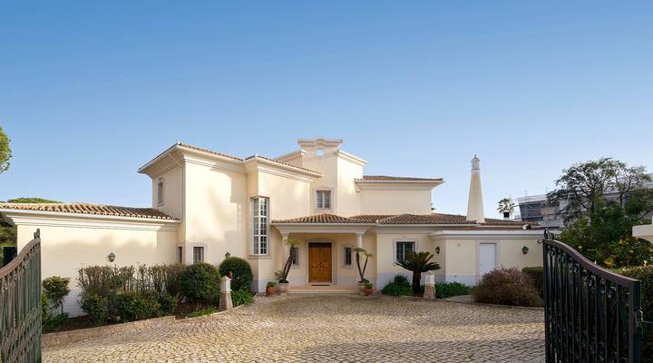 Encantadora Moradia Clássica Com Vistas Maravilhosas Thumbnail