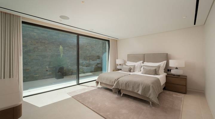 Luxury 7-Bedroom Lakefront Villa Beauty in Atlantico Thumbnail