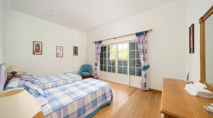 Encantadora Moradia Clássica Com Vistas Maravilhosas Thumbnail