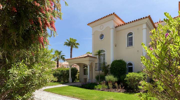 Fantástica Moradia em Banda no Vale dos Pinheiros Thumbnail