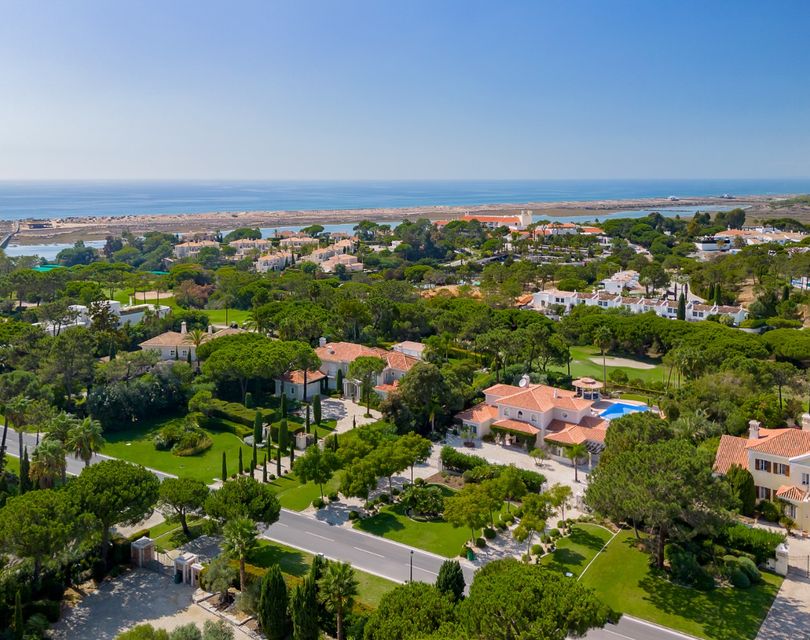 Luxury outdoor living space in Quinta do Lago