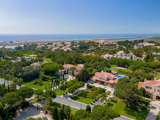 Why Outdoor Living Has Become Essential in Luxury Real Estate