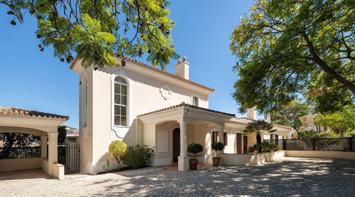 Villa Pinheiros Altos I Thumbnail