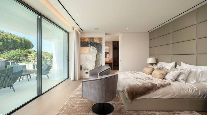 Luxury 7-Bedroom Lakefront Villa Beauty in Atlantico Thumbnail