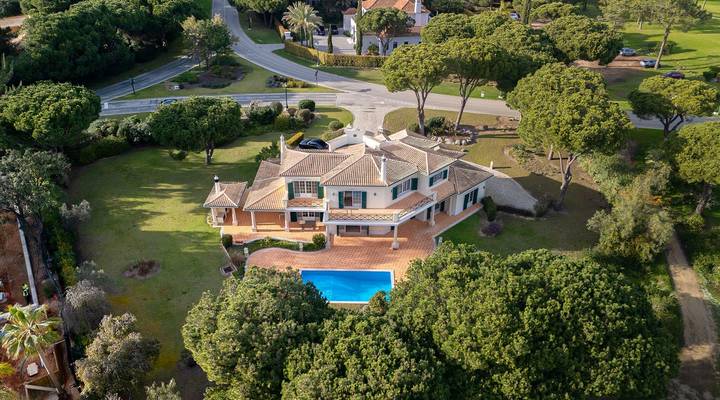 Encantadora Moradia Clássica Com Vistas Maravilhosas Thumbnail