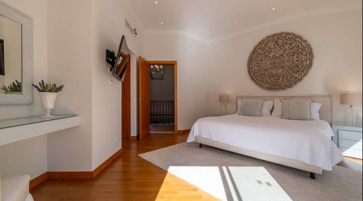 Villa Mayfair Thumbnail