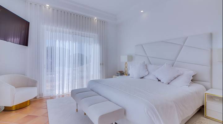 Stunning and Peaceful Villa Thumbnail