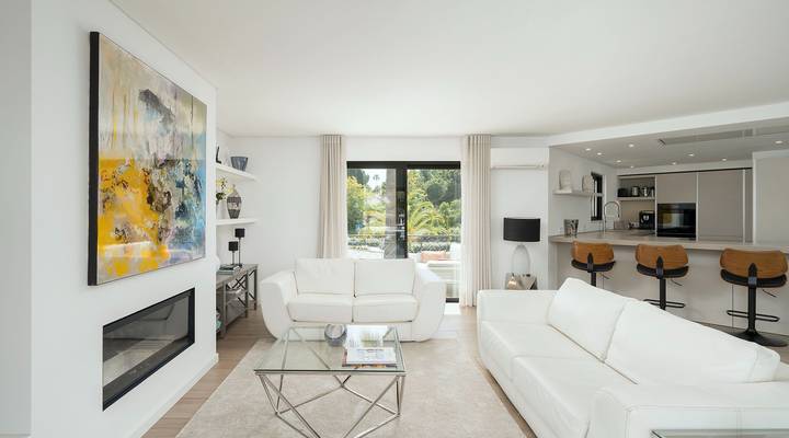 Two-Bedroom Duplex Apartment with Lake Views Thumbnail