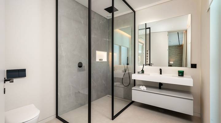 Luxury 7-Bedroom Lakefront Villa Beauty in Atlantico Thumbnail