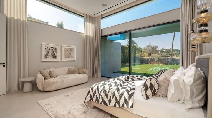 Luxury 7-Bedroom Lakefront Villa Beauty in Atlantico Thumbnail