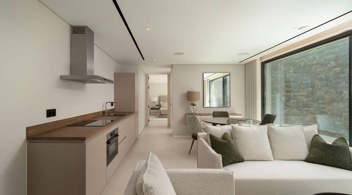 Luxury 7-Bedroom Lakefront Villa Beauty in Atlantico Thumbnail