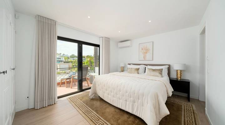 Two-Bedroom Duplex Apartment with Lake Views Thumbnail