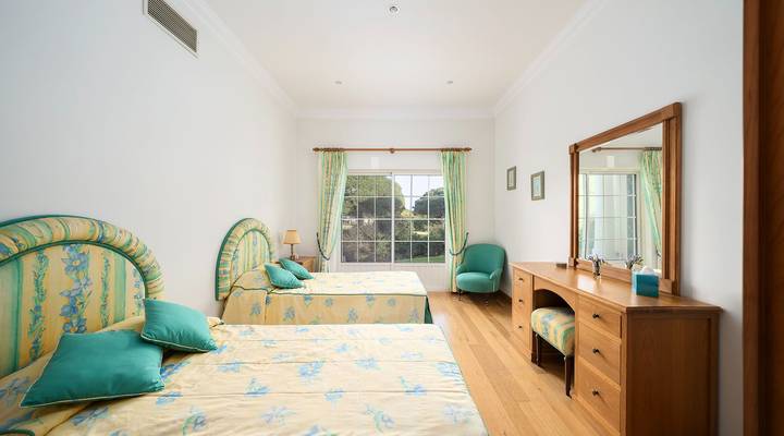 Encantadora Moradia Clássica Com Vistas Maravilhosas Thumbnail