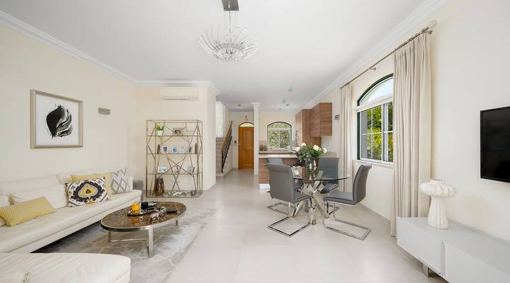 Fantástica Moradia em Banda no Vale dos Pinheiros Thumbnail