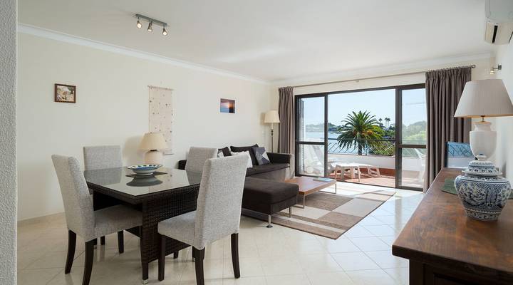 Fantastic 1-bedroom With Lake Views Thumbnail