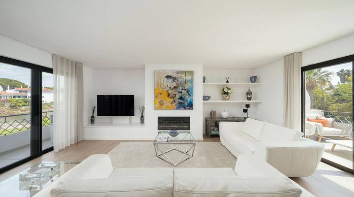 Two-Bedroom Duplex Apartment with Lake Views Thumbnail