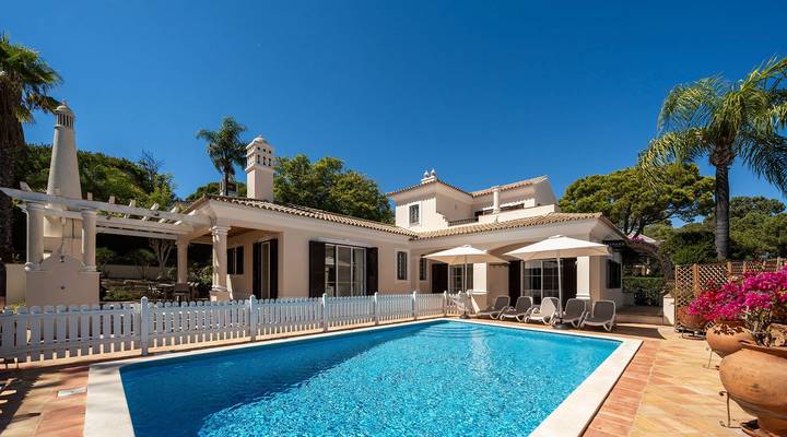 Villa Pinheiros Altos I Thumbnail