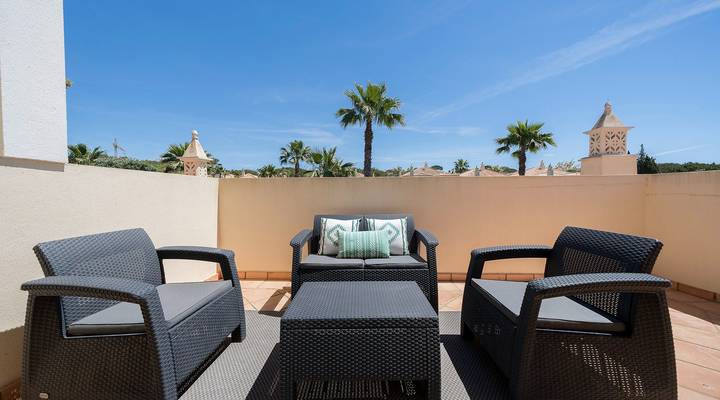 Fantástica Moradia em Banda no Vale dos Pinheiros Thumbnail