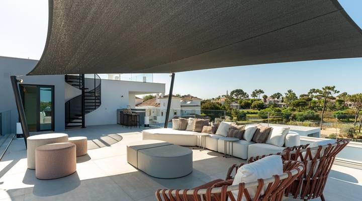 Luxury 7-Bedroom Lakefront Villa Beauty in Atlantico Thumbnail