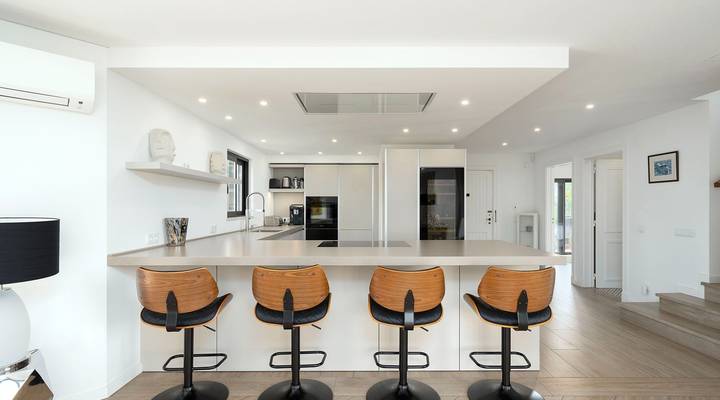 Two-Bedroom Duplex Apartment with Lake Views Thumbnail
