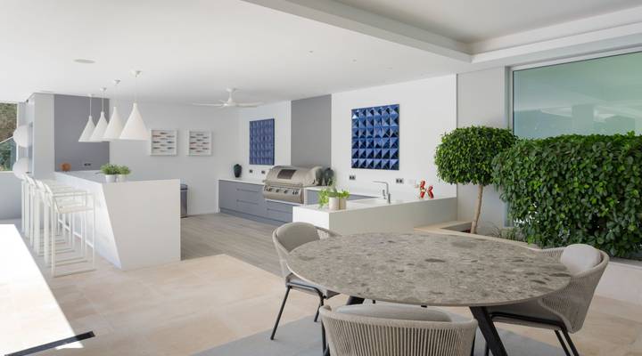 Step Into Paradise Thumbnail