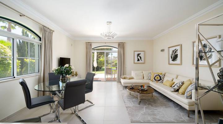 Fantástica Moradia em Banda no Vale dos Pinheiros Thumbnail