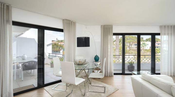 Two-Bedroom Duplex Apartment with Lake Views Thumbnail