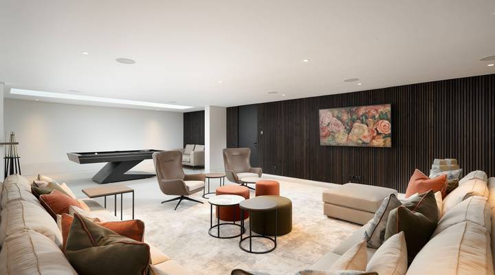 Luxury 7-Bedroom Lakefront Villa Beauty in Atlantico Thumbnail