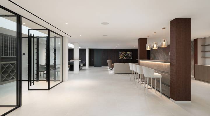 Luxury 7-Bedroom Lakefront Villa Beauty in Atlantico Thumbnail