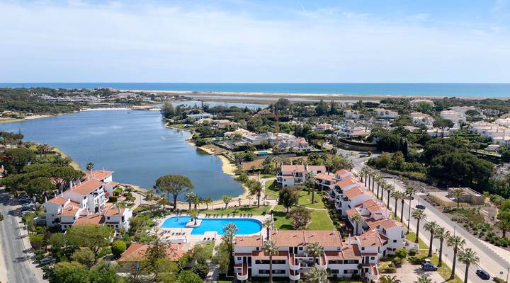 Two-Bedroom Duplex Apartment with Lake Views Thumbnail