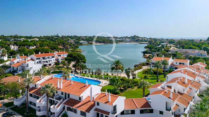 Fantastic 1-bedroom With Lake Views