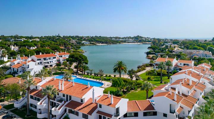 Fantastic 1-bedroom With Lake Views Thumbnail