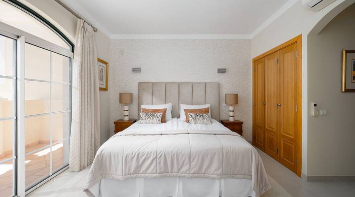 Fantástica Moradia em Banda no Vale dos Pinheiros Thumbnail