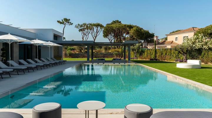 Luxury 7-Bedroom Lakefront Villa Beauty in Atlantico Thumbnail