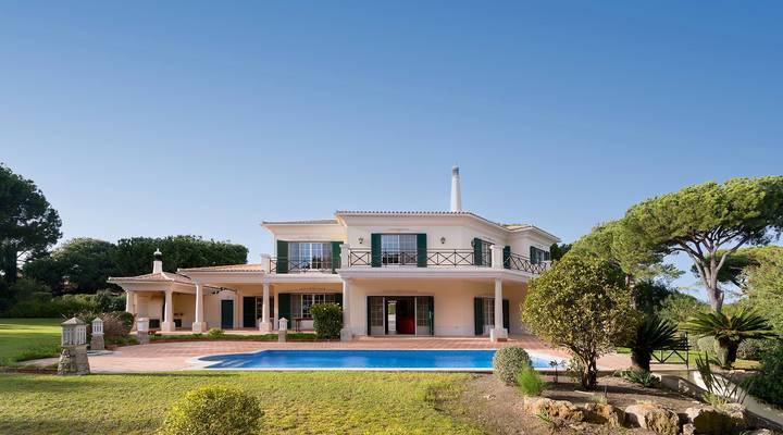 Encantadora Moradia Clássica Com Vistas Maravilhosas Thumbnail