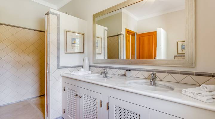 Vale dos Pinheiros IV Thumbnail