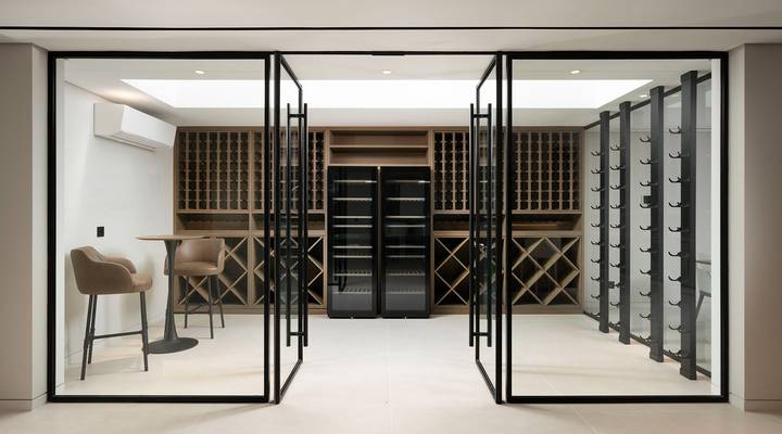 Luxury 7-Bedroom Lakefront Villa Beauty in Atlantico Thumbnail