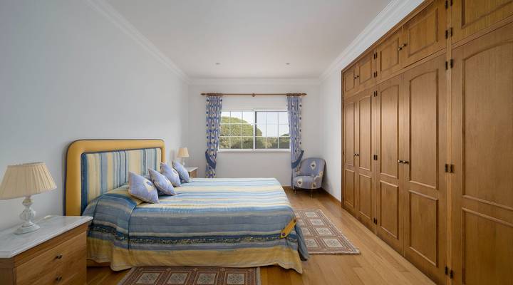 Encantadora Moradia Clássica Com Vistas Maravilhosas Thumbnail