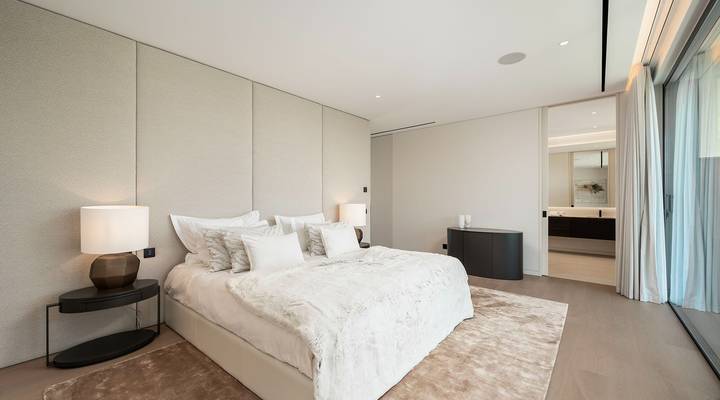 Luxury 7-Bedroom Lakefront Villa Beauty in Atlantico Thumbnail