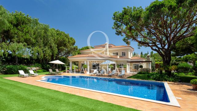 VILLA LIRA