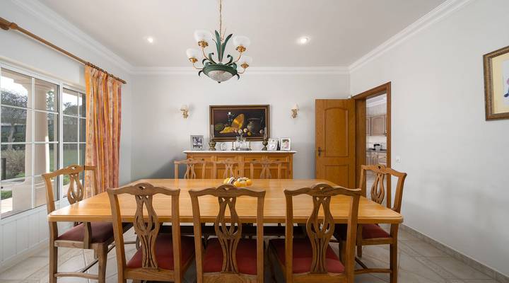 Encantadora Moradia Clássica Com Vistas Maravilhosas Thumbnail