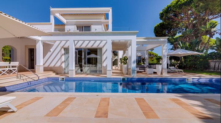 Stunning and Peaceful Villa Thumbnail