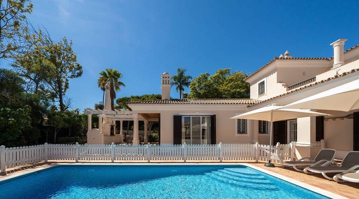 Villa Pinheiros Altos I Thumbnail