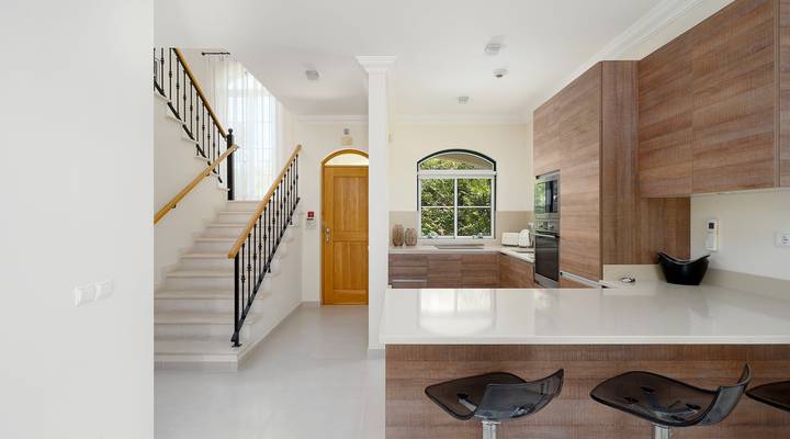 Fantástica Moradia em Banda no Vale dos Pinheiros Thumbnail